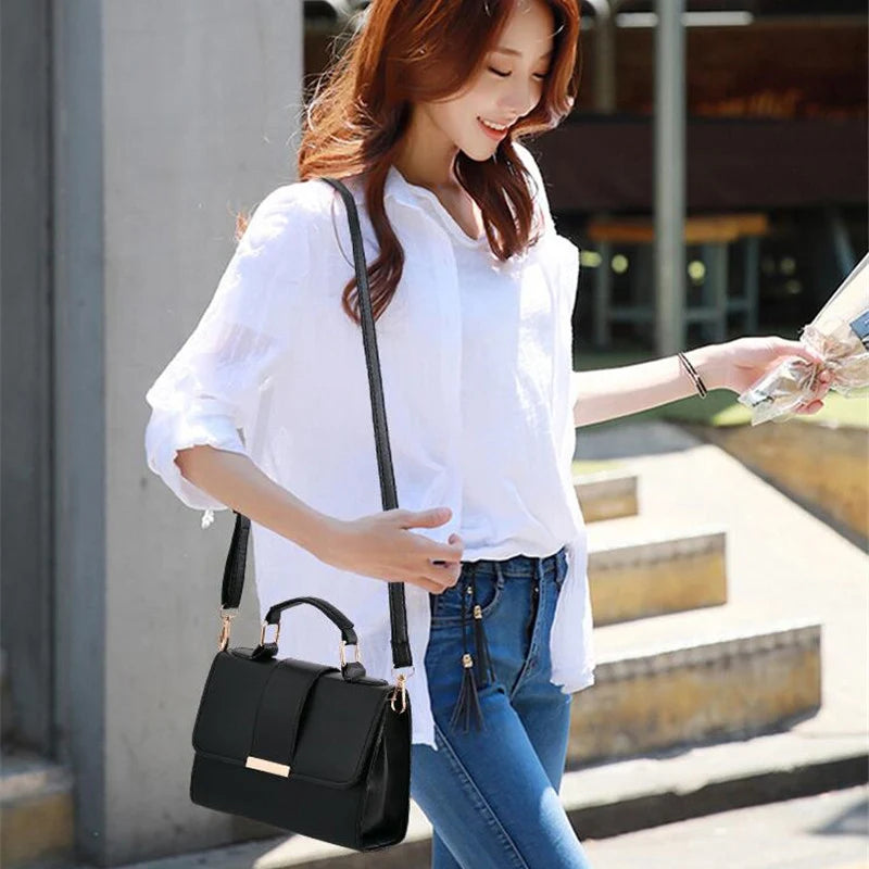 Bolsa Transversal Feminina de Couro - Design Clássico com Alça Ajustável