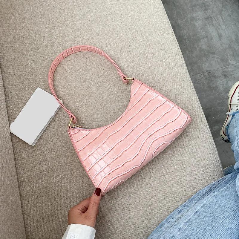 Bolsa Casual Retrô Feminina - Elegância em Couro com Alça de Corrente