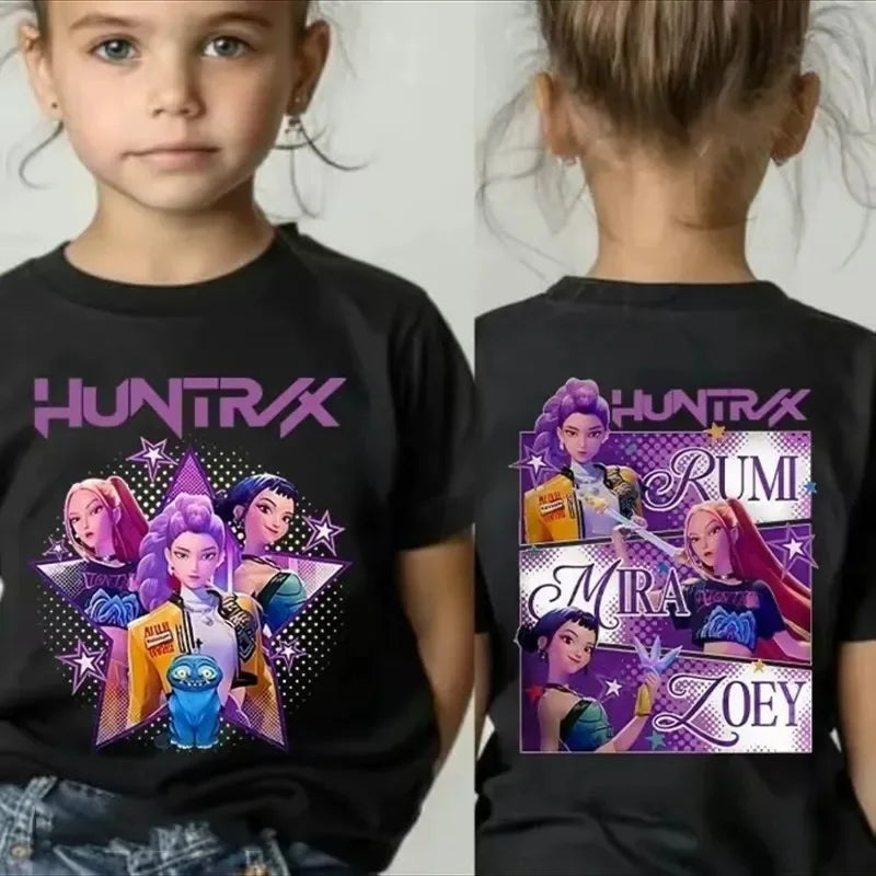 Camiseta Infantil Kpop Demon Hunters 2025 – Estampa Gráfica Exclusiva, Manga Curta e Tecido Confortável
