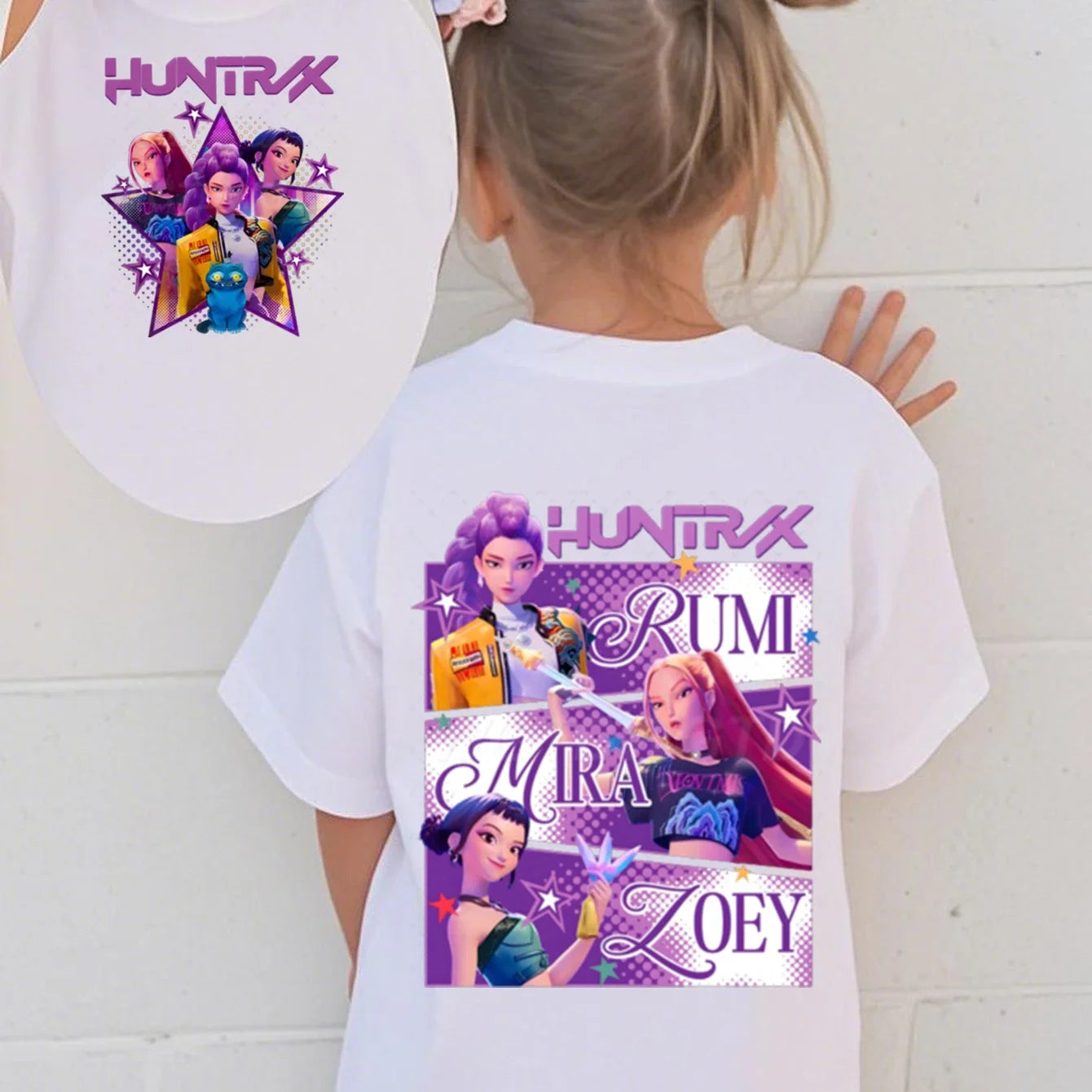 Camiseta Infantil Kpop Demon Hunters 2025 – Estampa Gráfica Exclusiva, Manga Curta e Tecido Confortável