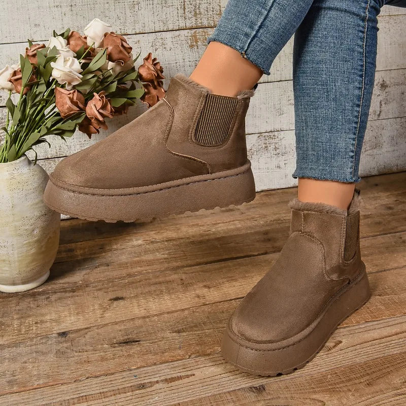 Bota Feminina Forrada de Pelúcia – Conforto e Estilo para o Outono/Inverno 2025