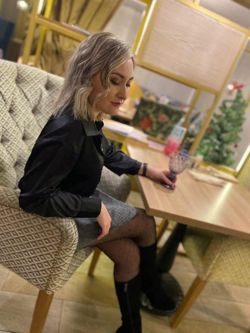 Camisa de Cetim Vintage para Outono/Inverno: Elegância com Botões Frontais - Loja Universo 4V