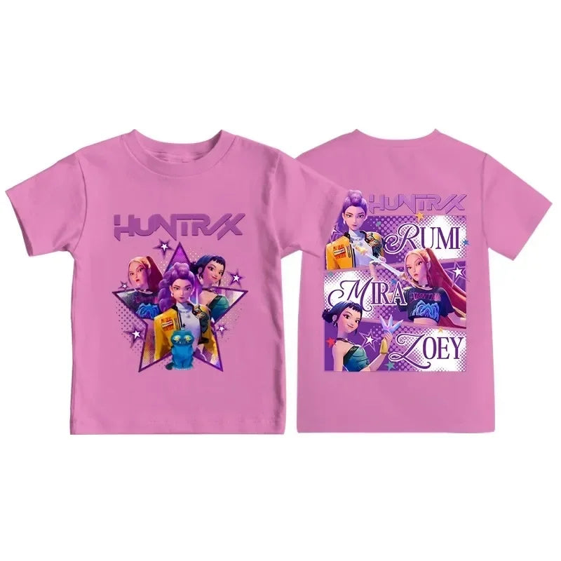 Camiseta Infantil Kpop Demon Hunters 2025 – Estampa Gráfica Exclusiva, Manga Curta e Tecido Confortável