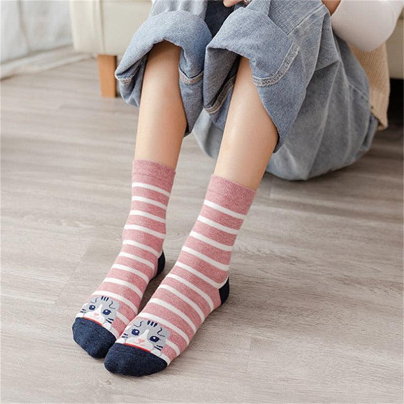 Meias Femininas Fofas Listradas de Desenho Animado: Estilo Coreano em Cores Vibrantes - Loja Universo 4V