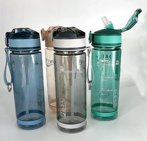 Nova Garrafa de Água Esportiva e Fitness com Tampa Pop-up e Copo de Palha (800ML): Hidrate-se com Estilo durante os Treinos - Loja Universo 4V